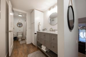 Stunning Deluxe King Studio #124 at Donner Lake Village