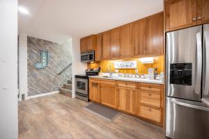 Stunning Deluxe King Studio #124 at Donner Lake Village