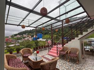 Niru Yoga Homestay sound healing & hiking retreat