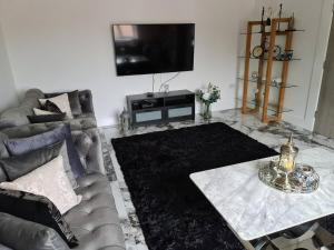 SAV 5 Bed Luxury House Leicestershire