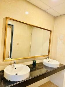 Riverside Restaurant & Hostel