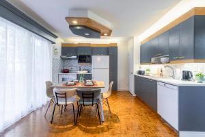 Cozy Montreal 3BR Entire Apartment-3min walk to Metro-free parking-Botanical garden-biodome