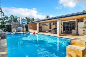 Sunny Paradise w Saltwater Pool Hot Tub Grill Sunrise - Melalevca Isles