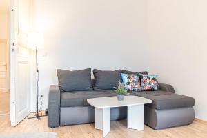 Affordable 2 Apts for 16P, 4BR Great for Families