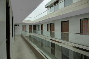 Hotel O The Arrow Infront of Max Hospital