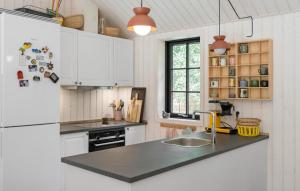 Nice Home In Sjællands Odde With Wifi