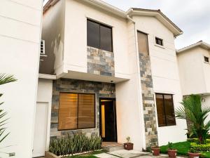 Villa Luxury 3 Habitaciones, Jacuzzi y barbecue