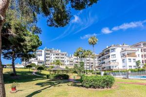 Premium apartment 2 Pools Beach nearby