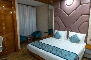 Platinum Service Apartment DLF Cyber City