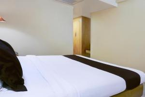 Townhouse Oak JM Road Formerly Krishna presidency