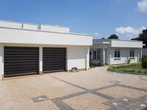 White House Entebbe kawuku - Bugiri