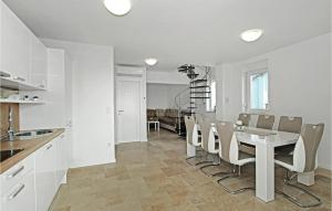 Three-Bedroom Apartment In Sibenik