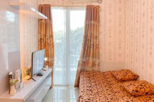 Strategic and Comfort Stay 2BR Apartment Woodland Park Residence By Travelio