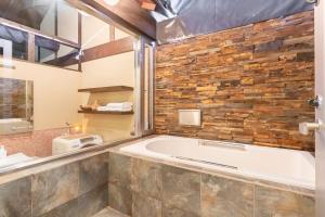 ハンドインハンド 岡山後楽園まで徒歩約5分