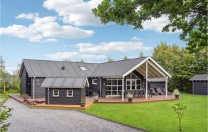 Five-Bedroom Holiday Home In Grenaa