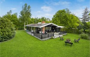 Beautiful Home In Glesborg With Wifi