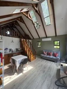 Treehouse - payable outside woodfire hot tub at R200 - Fichardtpark