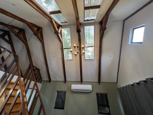 Treehouse - No Hot tub available between 1May to 31 August due to winter