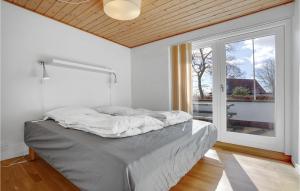 Beautiful Home In Ebeltoft With Kitchen