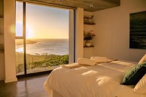 Zebra Views - Romansbaai Luxury Retreat