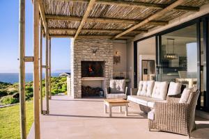Zebra Views - Romansbaai Luxury Retreat