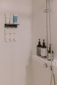 Sim On Chae - one room