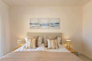 Sea views & walk to the beach