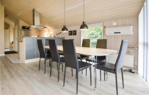 Four-Bedroom Holiday Home In Hemmet