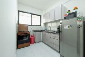 Pristine-2 bedroom apartment with free parking