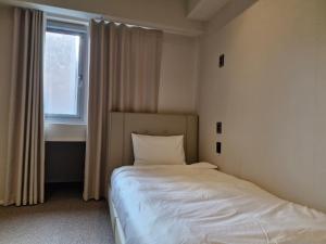 Phòng Ngủ 2 Giường Đơn Có Cửa Sổ (Twin Bedroom with Window)