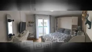 Cozy studio with balcony and secure parking - Gelos