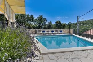 Villa with Pool by aneo travel