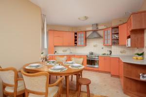 Stryjeńskich Cozy Apartment with Balcony in Warsaw Ursynów district by Noclegi Renters