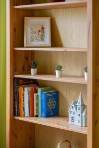 Stryjeńskich Cozy Apartment with Balcony in Warsaw Ursynów district by Noclegi Renters