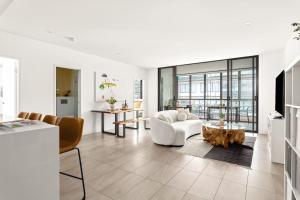 Ivory Cove - Coastal Elegance by the Beach
