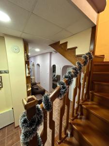 КЪЩА за ГОСТИ ТРАПЕЗИЦА за до 12 ЧОВЕКА с БЕЗПЛАТЕН ПАРКИНГ, ДВОР и ВЕРАНДИ, в ГРАД ВЕЛИКО ТЪРНОВО