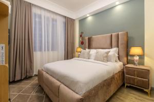 Condo with a view, pool&Gym