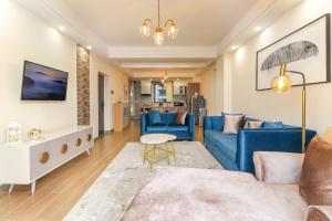 Condo with a view, pool&Gym