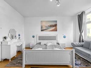Three-Bedroom Delight, King-Size Beds