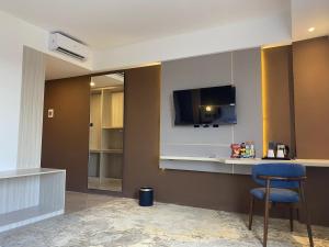 LYNN Hotel Tuban