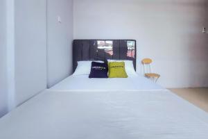 Urbanview Hotel near DC Mall Crown Homestay Batam