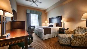 Queen Room - Non Smoking room in Best Western Plus Main Street Inn