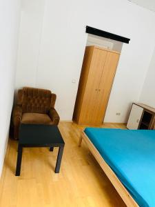 Nikola Tesla Haus, Zentrum