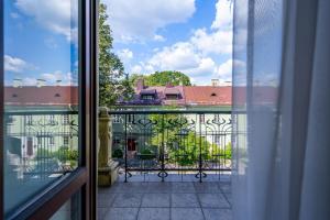 Queen Room with Balcony room in Artis Centrum Hotels