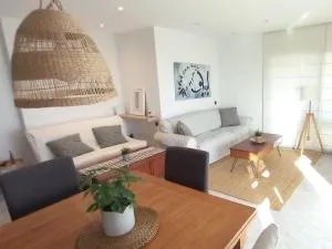 Bright apartment near the beach and Barcelona by train - Alella