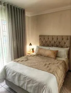 Grace209 Bains Lodge - Cornelia