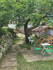Chalets Chalet sous les sapins, calme, superbe vue avec piscine et sauna : photos des chambres