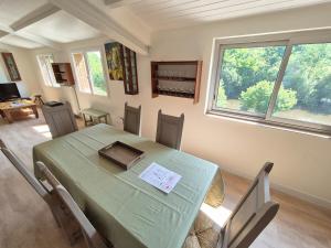 Appartements Le Pont Haut vue sur Riviere proche Puy du Fou : photos des chambres
