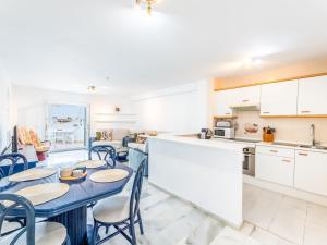 Pass the Keys Sunny Ocean Front Apartment