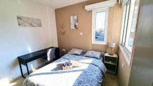 5 Min Walk to Beach, Perfect Seaside Escape 3BR Shared Apartment